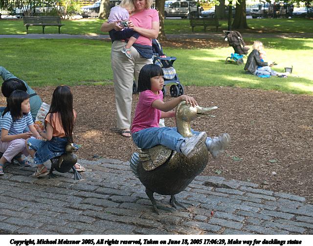 Make way for ducklings statue
