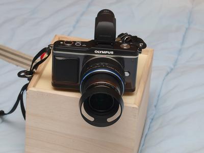 E-P2 with Leica clone 40.5mm lens hood #2