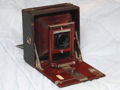 Side view of the E-P2 inside the Kodak Pony Premo