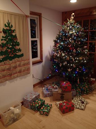 Christmas tree and presents