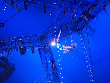 Aniskin troupe - trapeze
