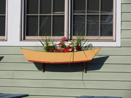 Boat planter