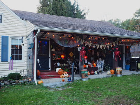 Russell Hannula's Halloween decorations #2