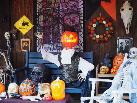 Russell Hannula's Halloween decorations #8