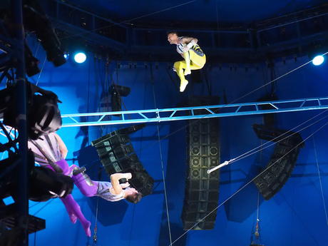 Flying trapeze #10