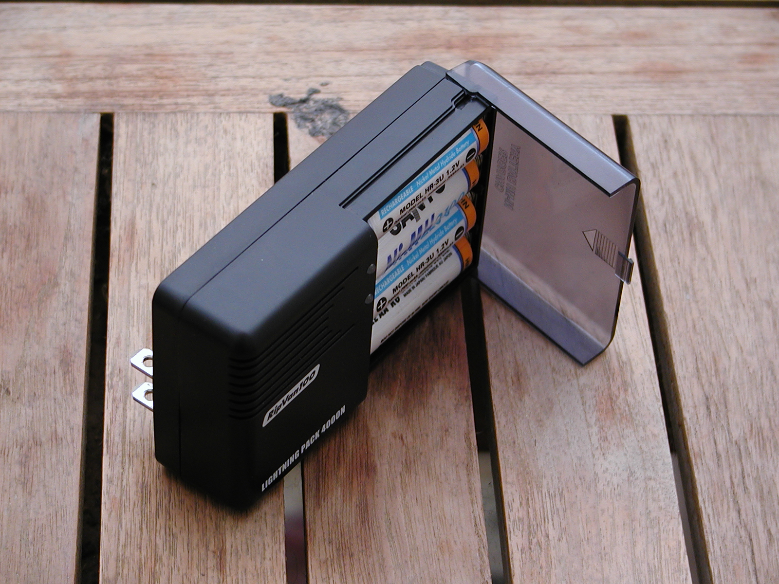Lightning 4000N charger and Sanyo 2100 maH batteries