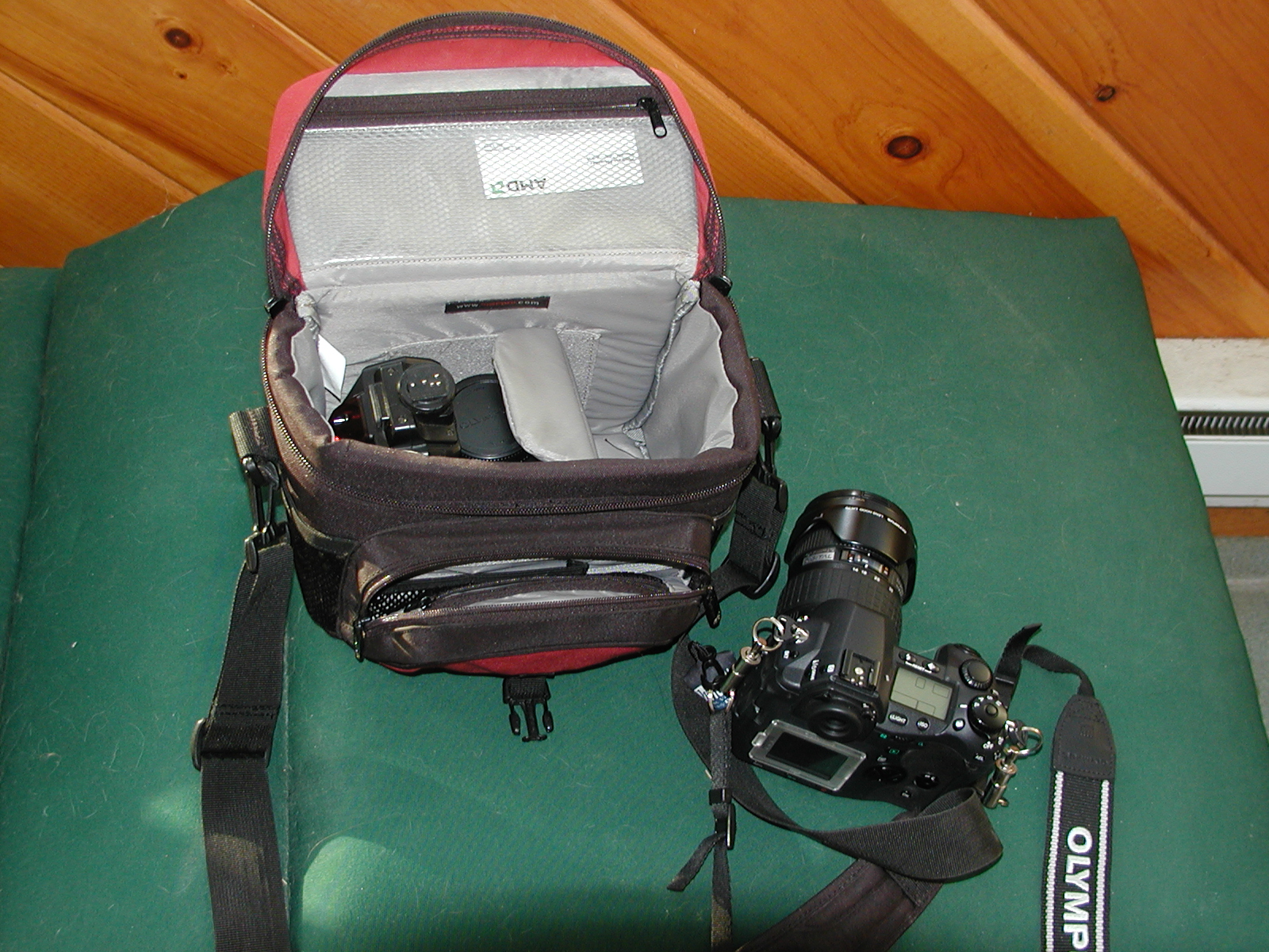 Lowepro Nova 1, E-1, 40-150mm lens, FL-50 flash
