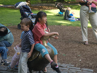 Make way for ducklings statue #2