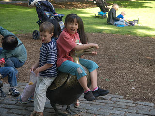 Make way for ducklings statue #3