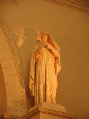 Statue in the Field museum