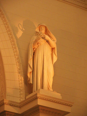 Statue in the Field museum #2