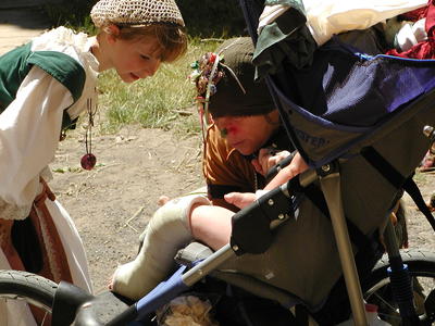 Looney Lucy signs a wee one's cast