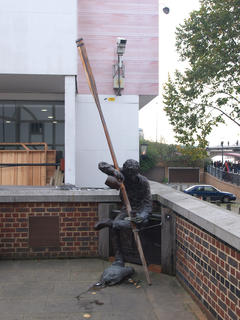 Statue to honor the rivermen