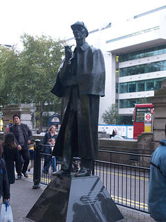 Sherlock Holmes statue