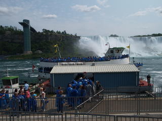 Maid of the mist loading