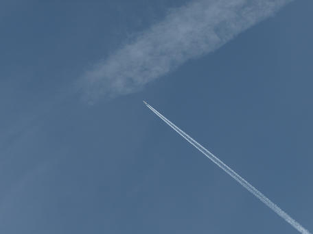 Jet contrail