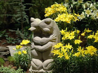 Frog sculpture