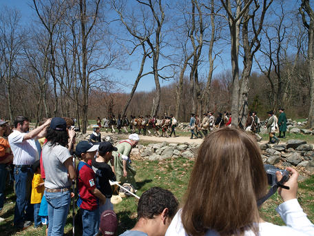 The colonists prepare for battle