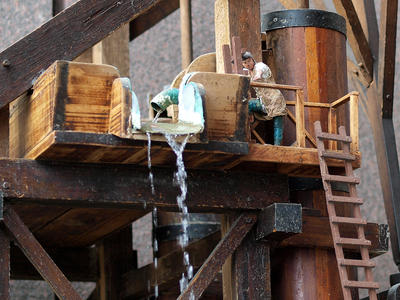 Da Vinci water wheel model closeup