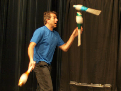 Nano brothers jugglers