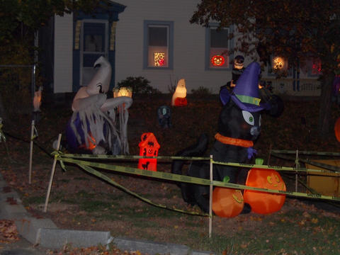 Ayer halloween house
