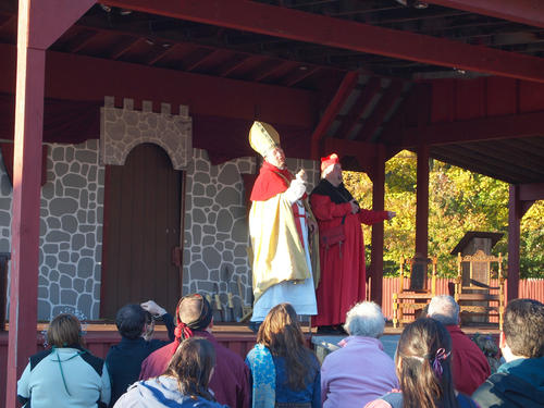 Pope and cardinal at the final show