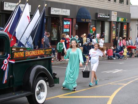 Roller skating Statue of Liberty