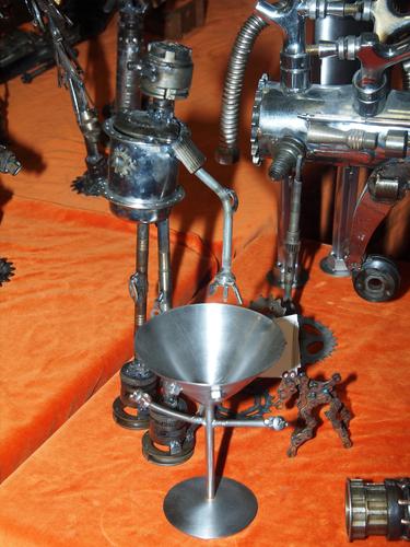 Robots and drinking vessel