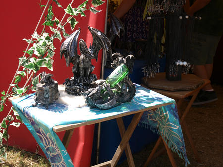 Dragon wine bottle holder