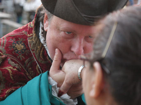 The kiss of the mayor