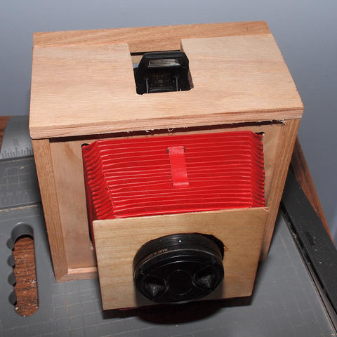 Box with pop-up flash