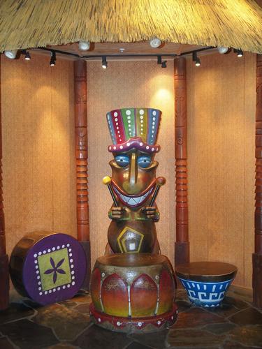 Tiki statue at the Polynesian hotel