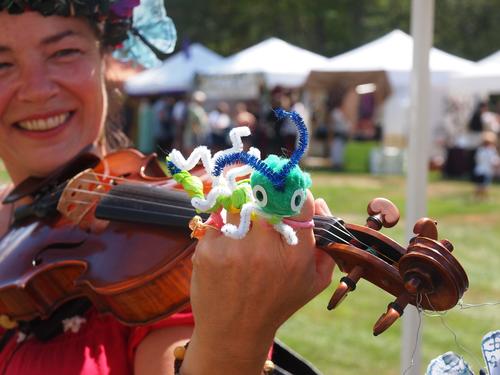 Faire Fiddler Maid mascot