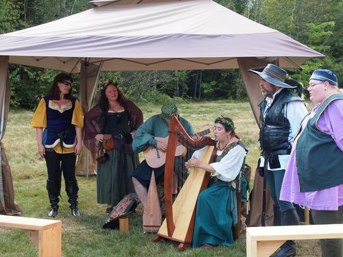 The Harper and the Minstrel with Myschyffe Managed