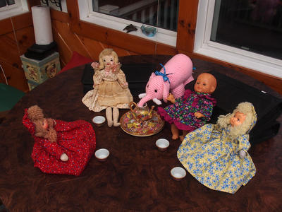 Hooli the elephant at the tea party #2