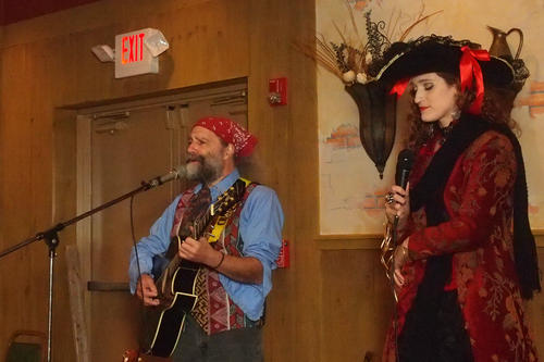 Minstrel Michael and Laura Sune