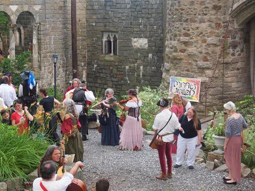 Gia and the Faire Fiddler Maid