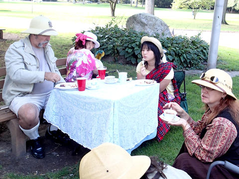 Steampunk picnic