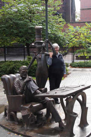 Lois Katt & Doctor Seuss sculpture