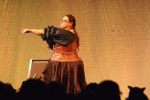 Female Wild Wild West agent #3