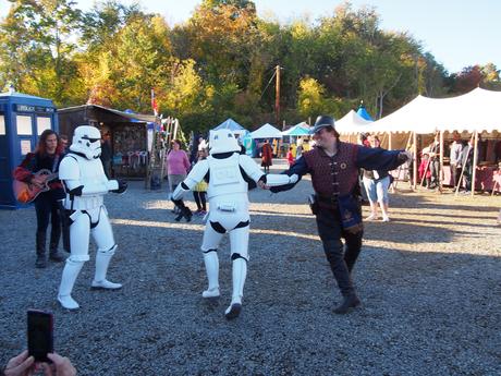 Stormtroopers dancing