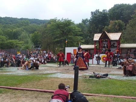 The queen says no fighting