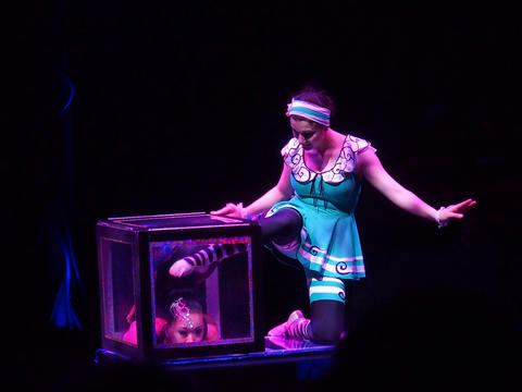 Contortionist (Odbasayakh & Tatevik Seyranyan)