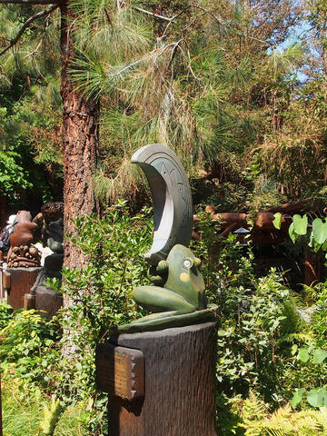 Frog and moon statue