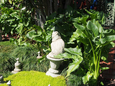 Cat statue in pet cemetery