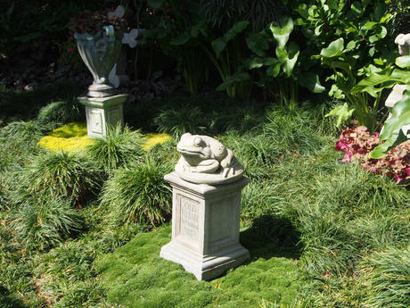 Frog statue in pet cemetery