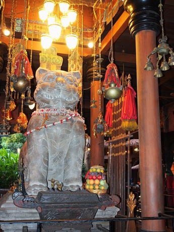 Cat statue