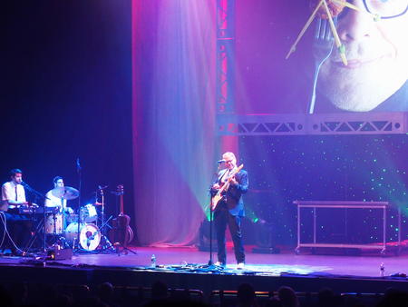 Alton Brown on guitar