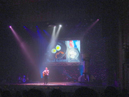 Alton Brown on guitar #5