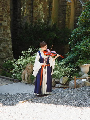 The fiddler Lydia Ahlstrom #5